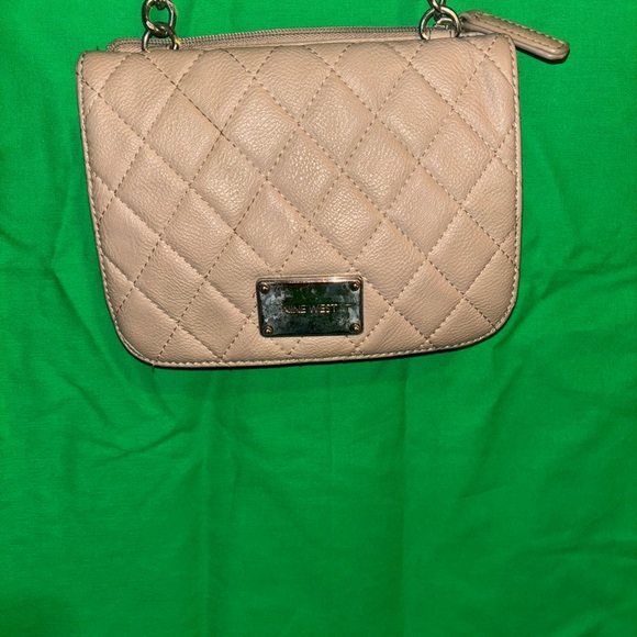 Elegant Tan Quilted Crossbody Bag - Picture 5 of 6